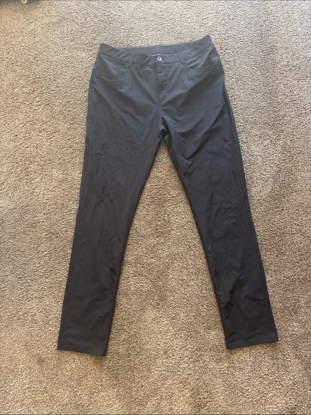 Vuori Black Performance Chinos - Slim Fit